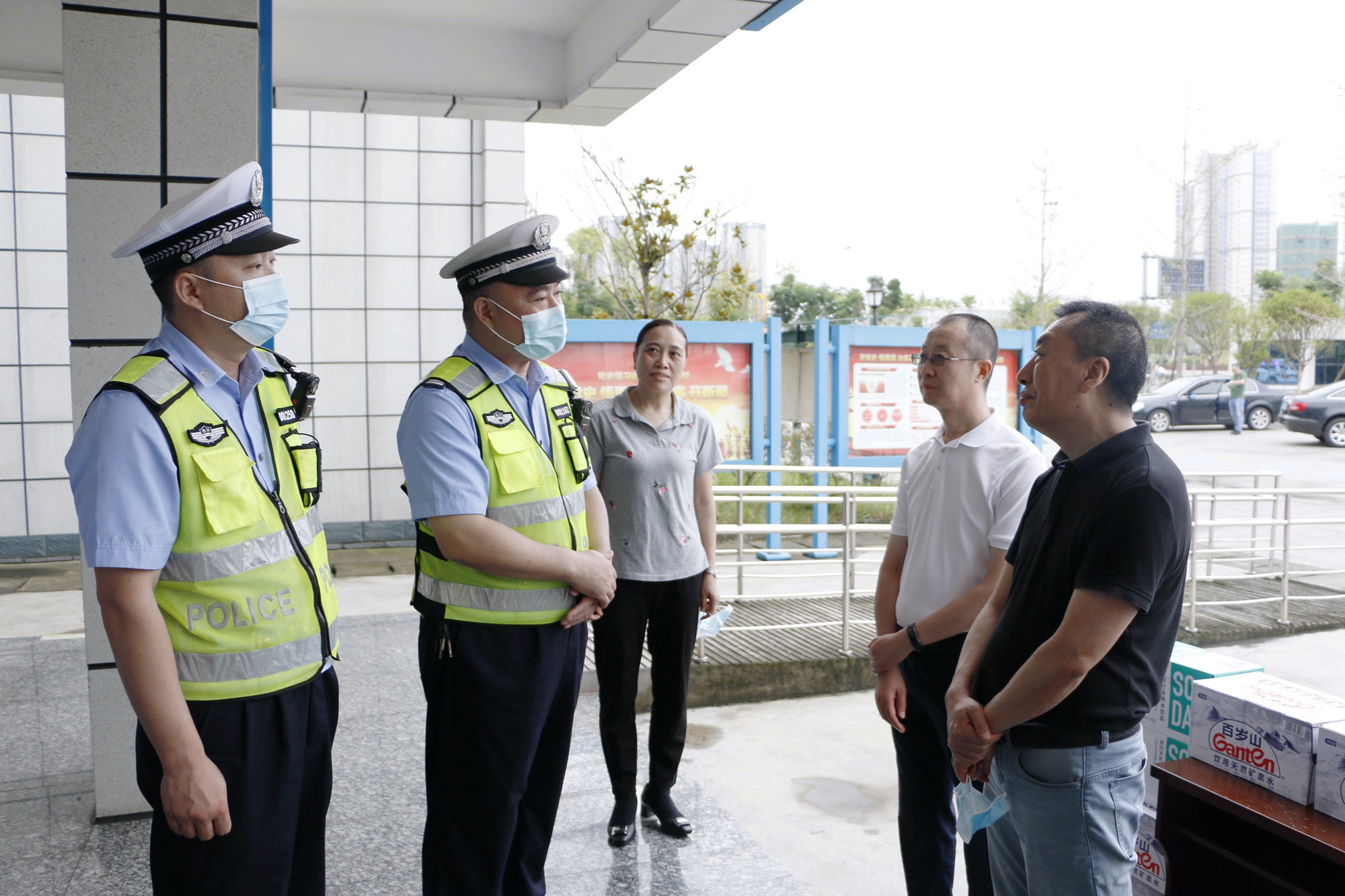8.18+李秀英 王燕+我為職工辦實事——成渝分公司開展2021年夏季“送清涼”慰問活動2