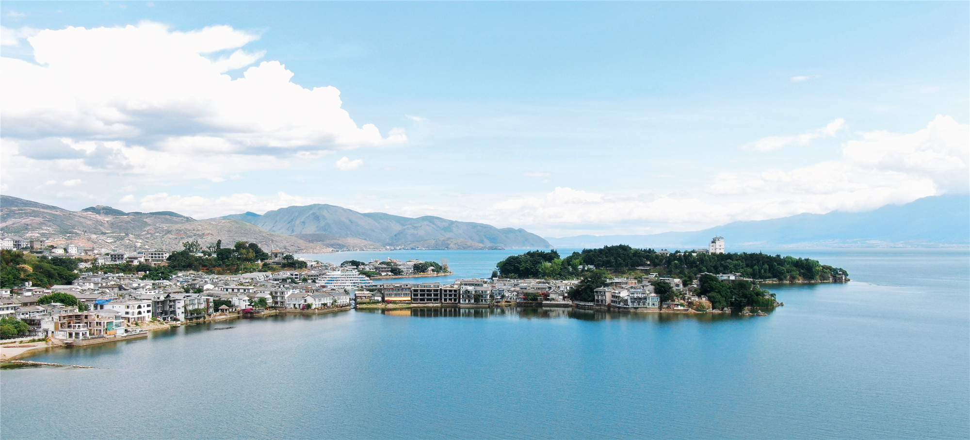 瀘沽湖邊——四川成渝高速公路股份有限公司成渝分公司鄧詠_副本 瀘沽湖邊——四川成渝高速公路股份有限公司成渝分公司鄧詠_副本