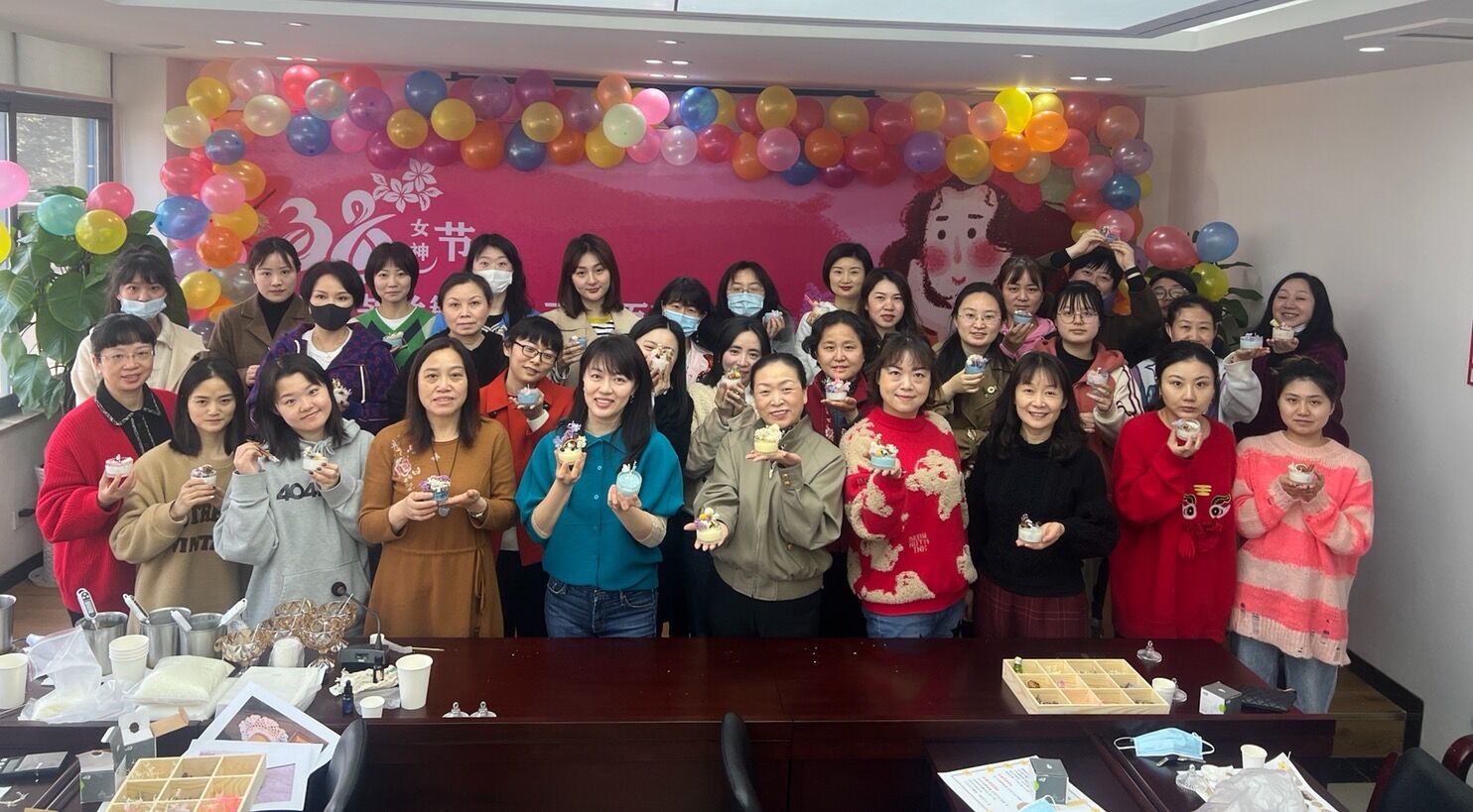 成渝分公司本部開展三八婦女節(jié)“香薰蠟燭”DIY巧手活動(dòng)