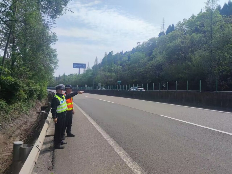 5.8+陶磊+成都管理處黨總支聯(lián)合共建黨組織開(kāi)展道路隱患排查